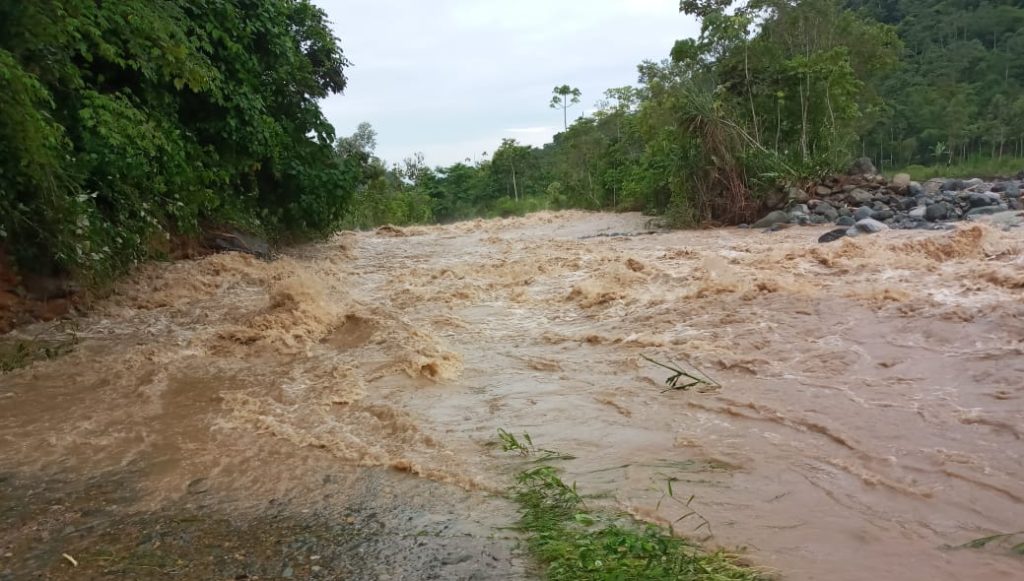 Alerta por desbordamiento del río Dulcepamba