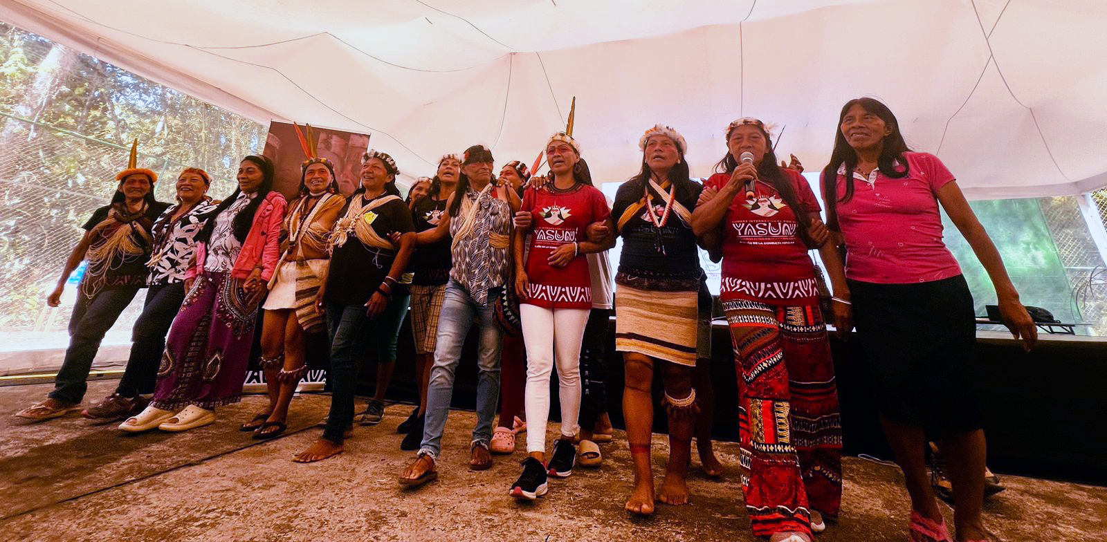 Inauguración de la Cumbre por Yusuní por parte de las mujeres wao. Foto: Yuli Gaona